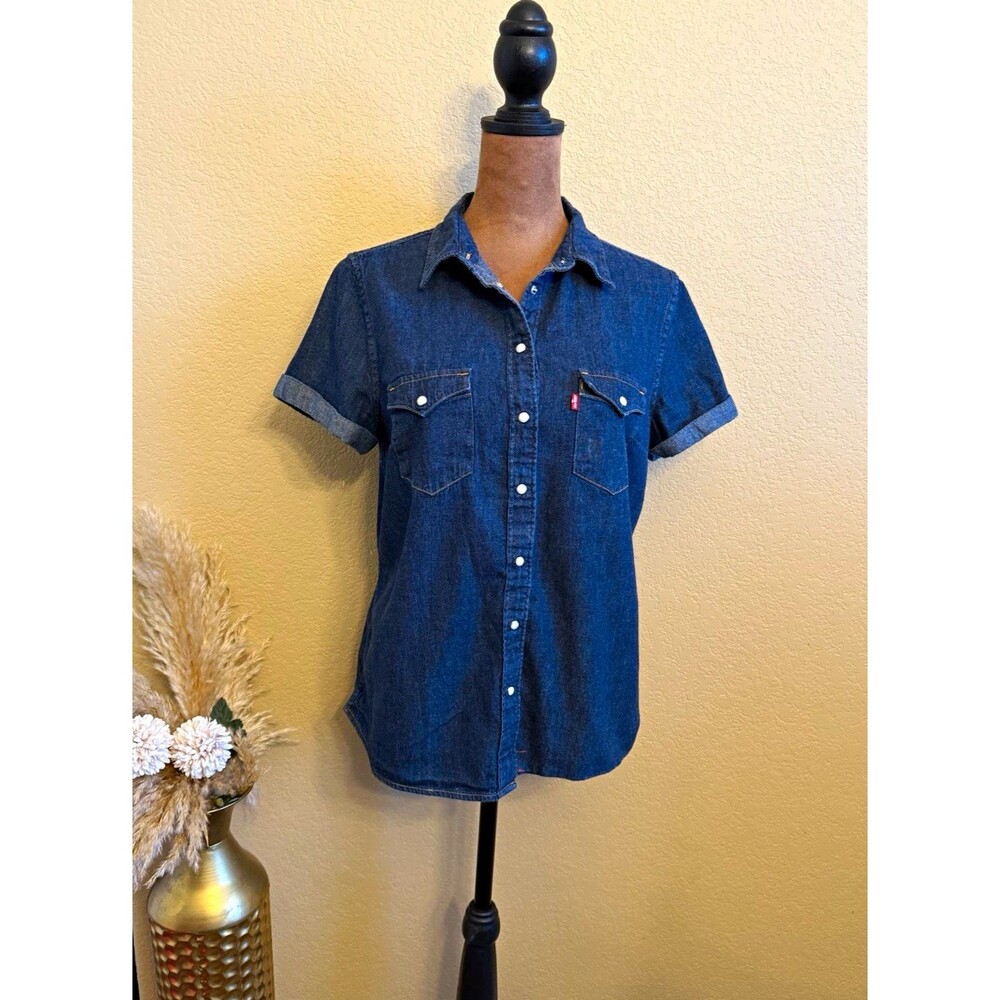 Levis Women’s Pearl Snap Shirt Medium Blue Denim Western Short Sleeve Classic